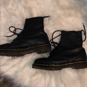 Black Doc Marten boots (1460)